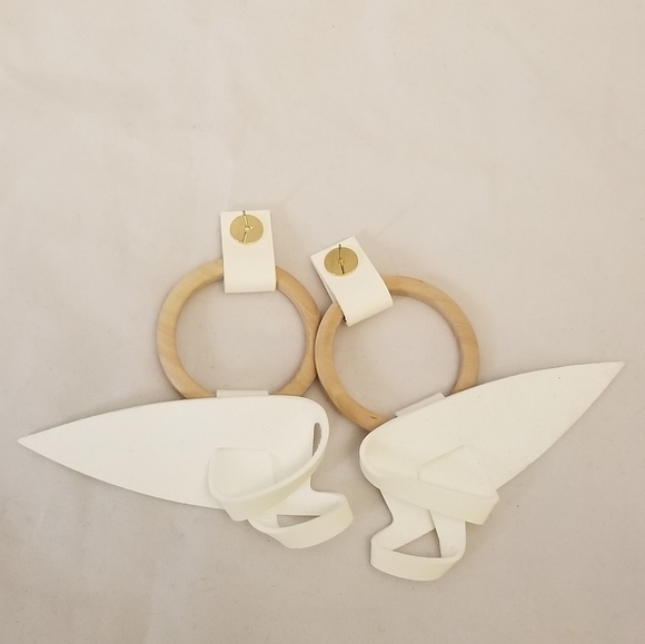 Cloie Urban Leather Twist Wooden Hoop Earrings - Picture 3 of 7